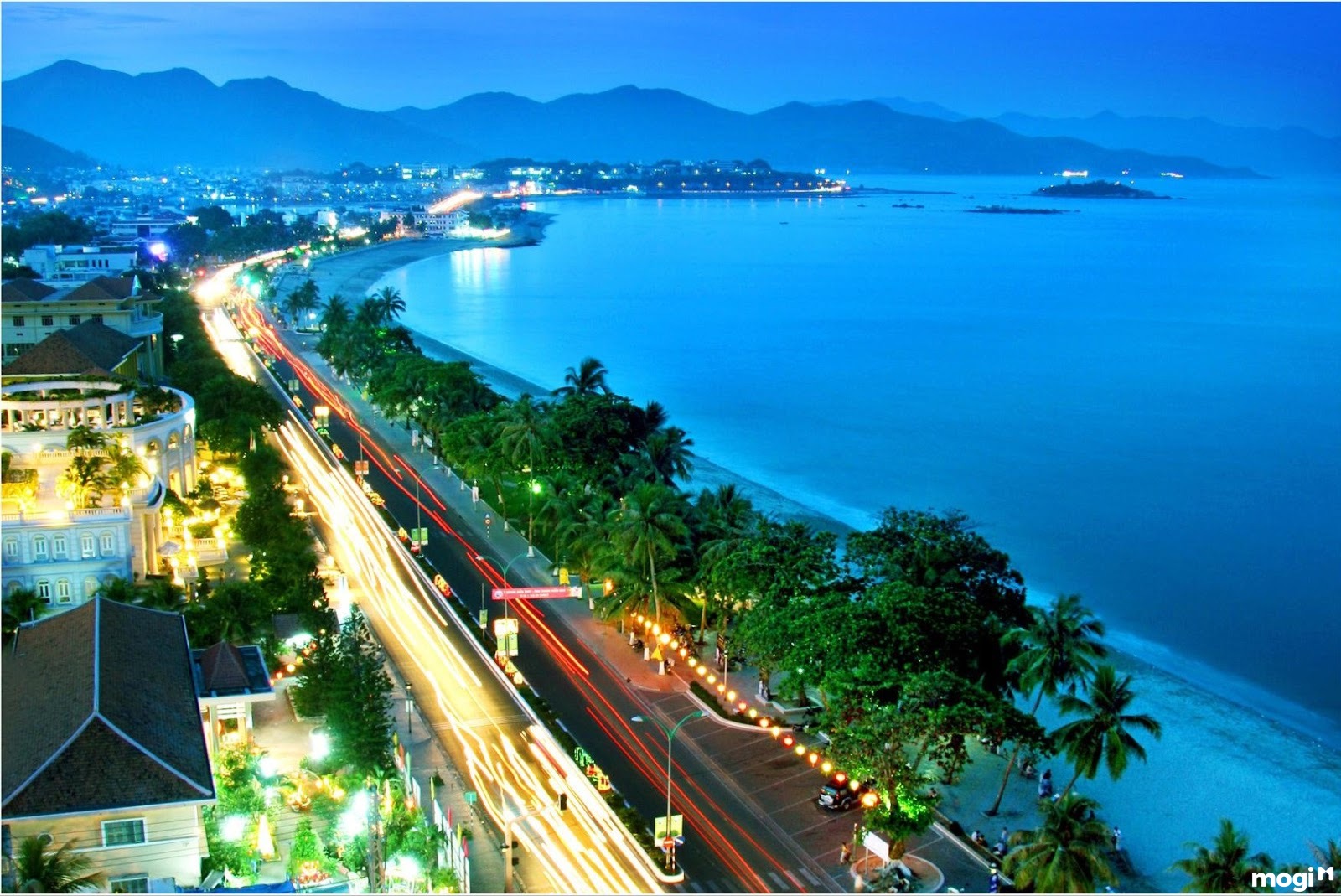Feeling dizzy with crowded hotels and resorts, many families want to rent an apartment or villa for short breaks in Da Nang