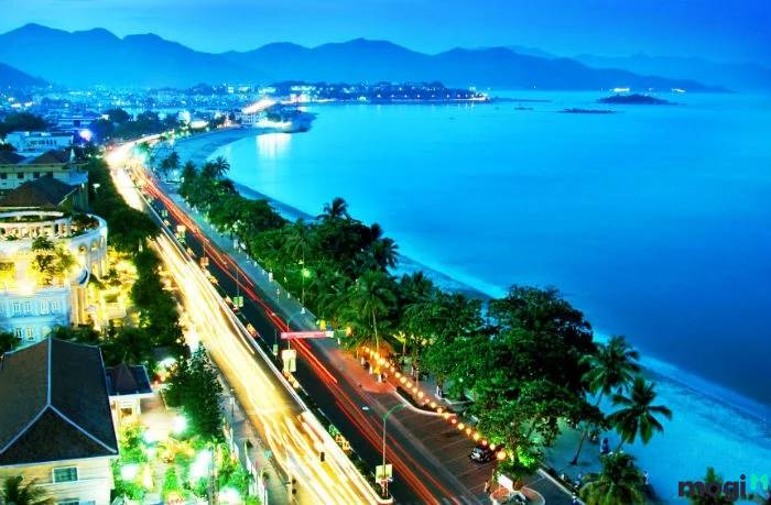 Khu phố Tây - Nha Trang lên đèn