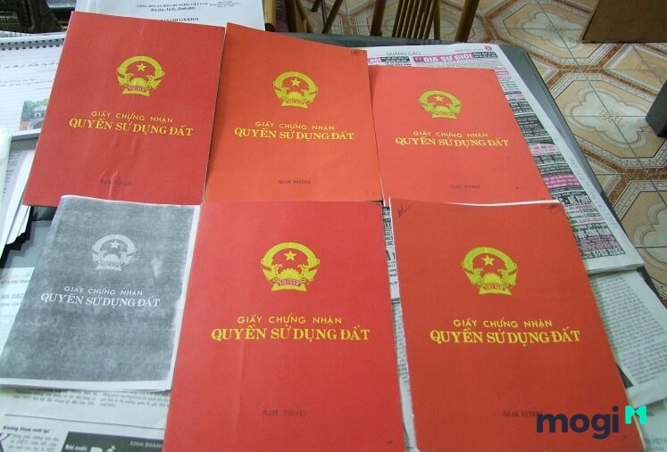 Phí sang tên sổ đỏ gồm phí công chứng, thuế thu nhập cá nhân