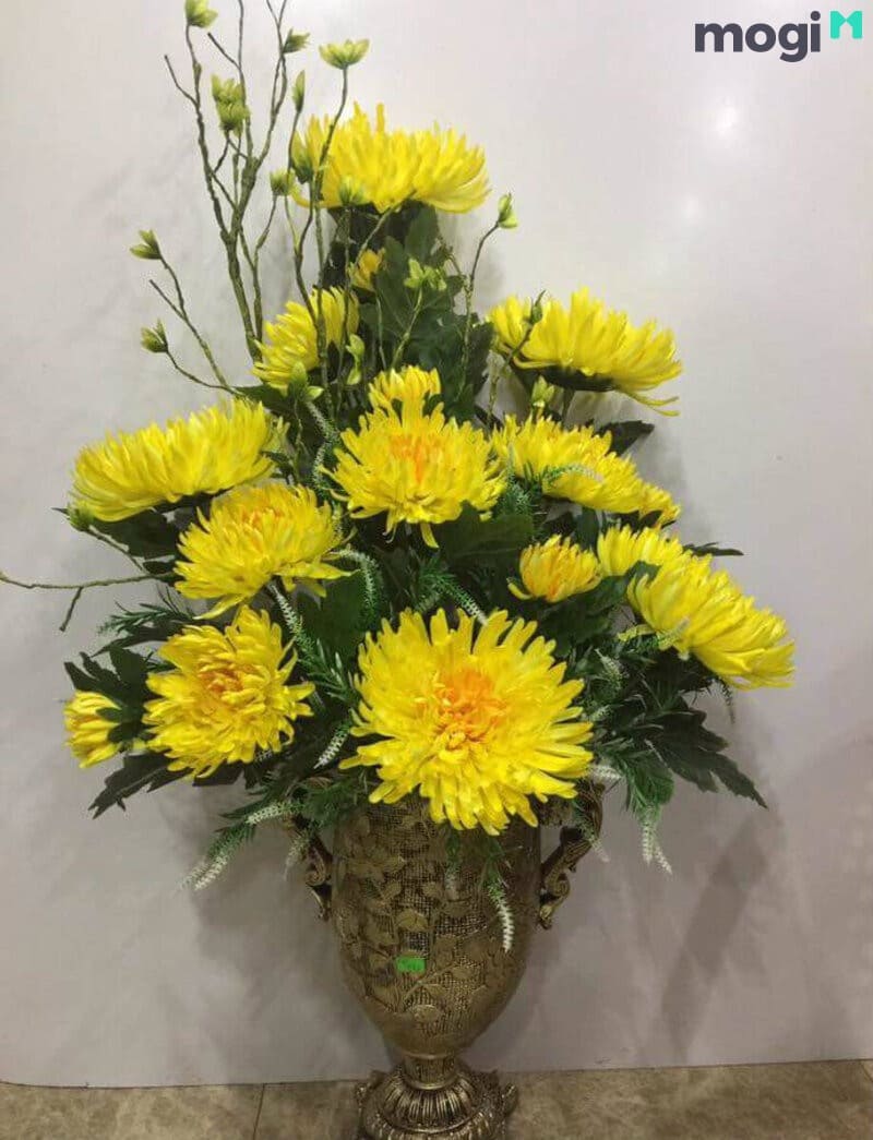 Gợi Ý 5 Kiểu Cắm Hoa Cúc Vàng Để Bàn Thờ Đẹp, Thu Hút Tài Lộc | Mogi