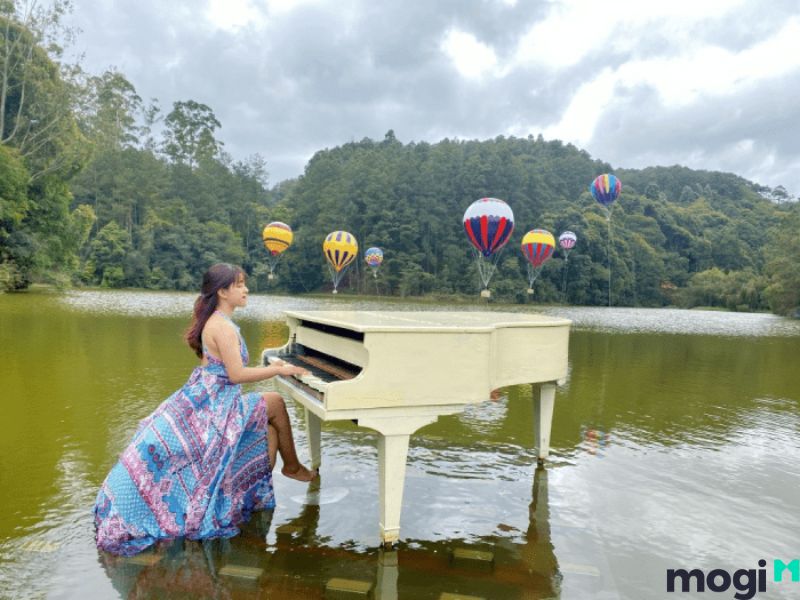 Độc đáo với cây đàn piano trên mặt nước