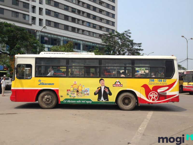 Di chuyển bằng xe bus tới hồ Đồng Đò