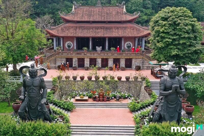 Chùa Địa Tạng Phi Lai tọa lạc cách thủ đô Hà Nội khoảng 70km.