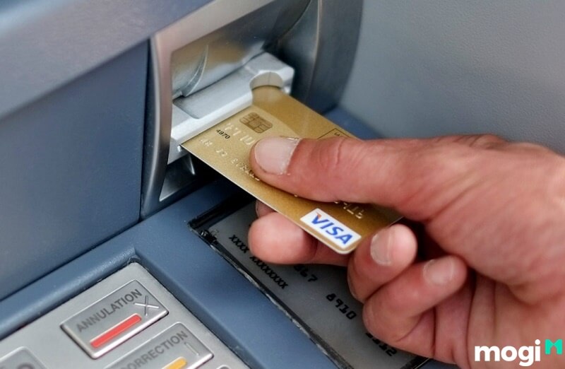Thẻ ATM là thẻ được phát hành bởi các ngân hàng thương mại.