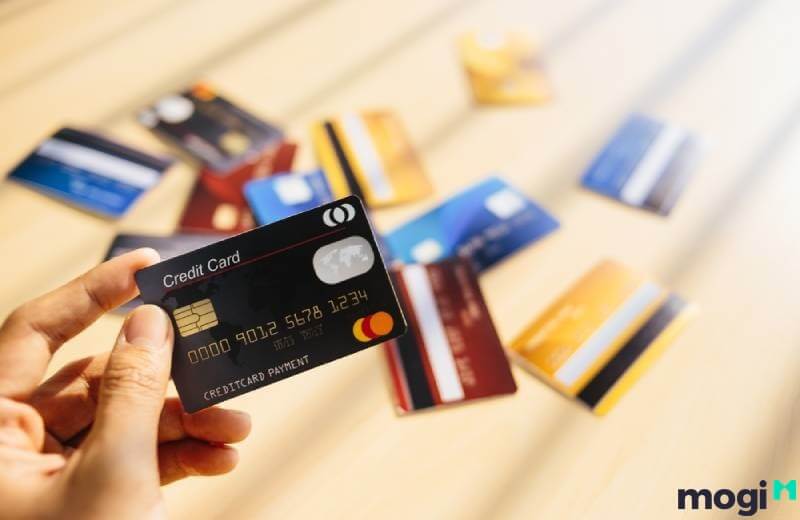 Thẻ tín dụng là loại thẻ cho tiêu xài trước và trả tiền sau