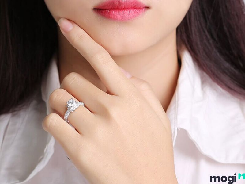 Bật mí về ý nghĩa các ngón tay đeo nhẫn ở nam và nữ