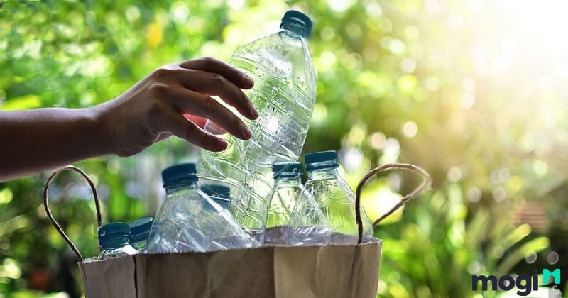 Bạn nên tránh để chai nhựa ở những nơi nóng, ẩm để chai không bị mềm