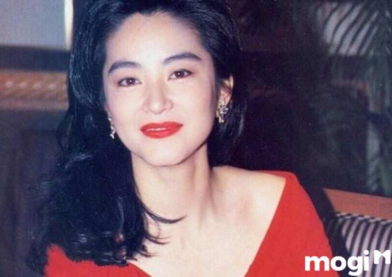 Nữ diễn viên HongKong nổi tiếng Lâm Thanh Hà với đường nét cằm chẻ đã làm nên ký ức của bao thế hệ