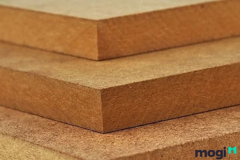 MDF mặt trơn là loại gỗ mà bề mặt của nó hoàn toàn trơn và nhẵn
