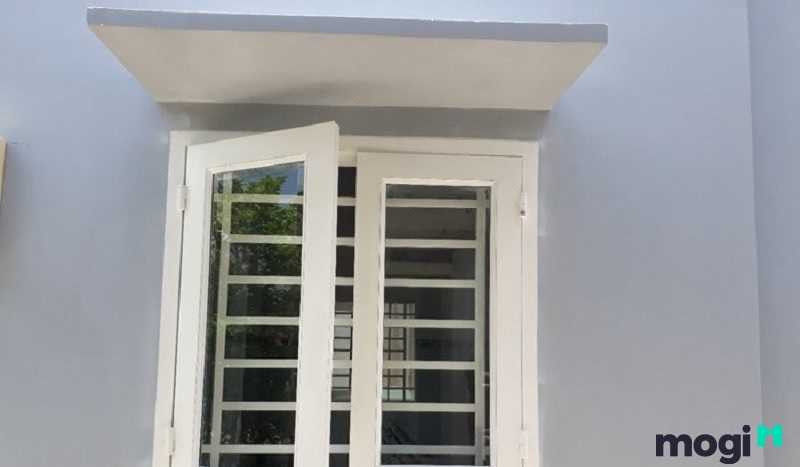 Dùng bê tông để làm mái che cửa sổ không mang lại tính thẩm mỹ cao