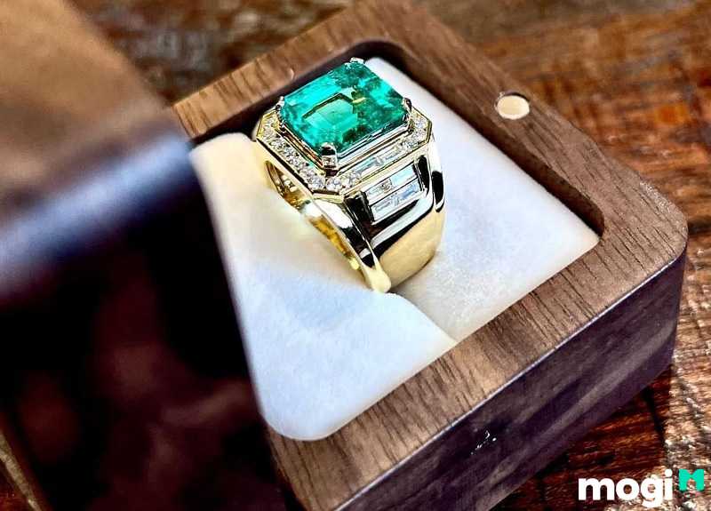 Cách tăng vẻ đẹp cho Sapphire là gì? Cất trong hộp đựng riêng khi không sử dụng