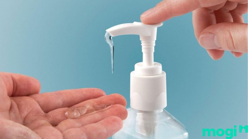 Cách làm sáng bạc bằng nước rửa tay