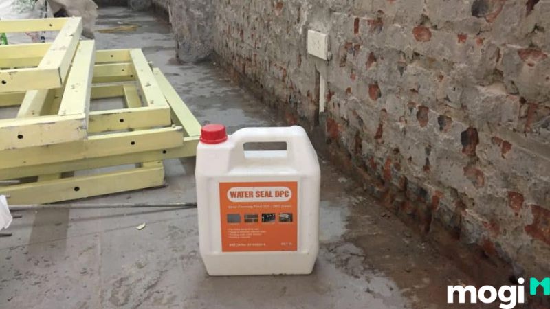 Dùng Water Seal DPC cho tường bị ẩm mốc
