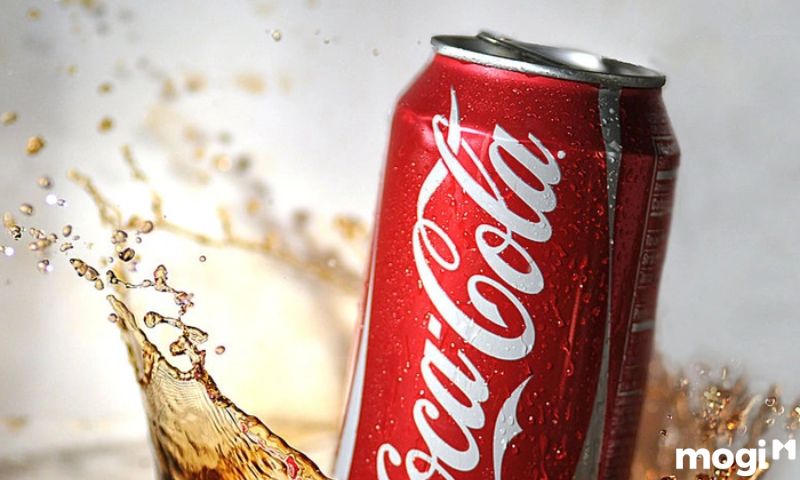 Tẩy mốc quần áo màu bằng nước coca