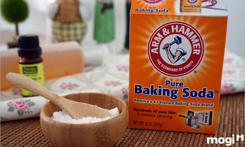 Tẩy mốc quần áo màu bằng baking soda