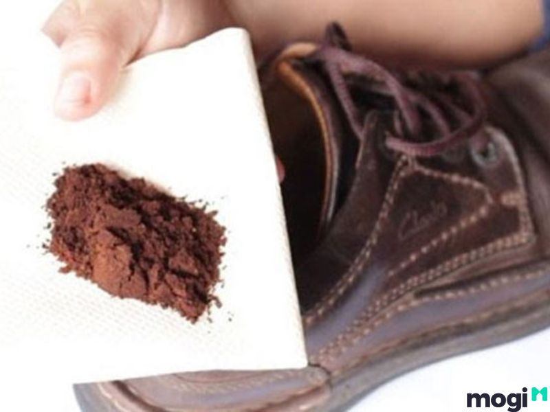 Cách khử mùi hôi giày: Bột cà phê