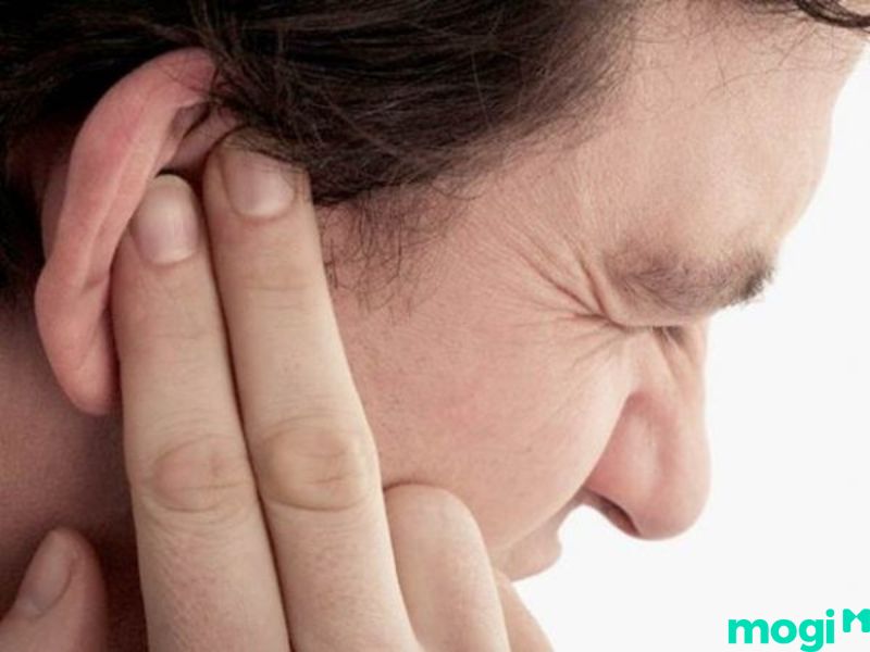 Bệnh viêm tai cũng có thể gây nóng tai