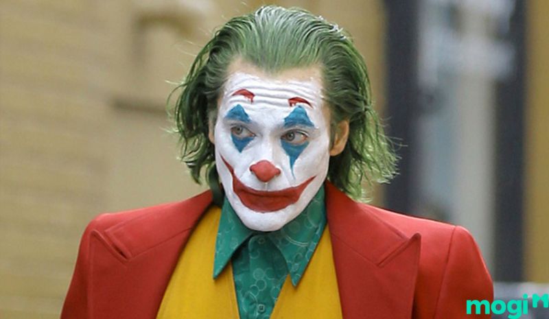 Hóa trang Halloween thành những chú hề Joker phản diện
