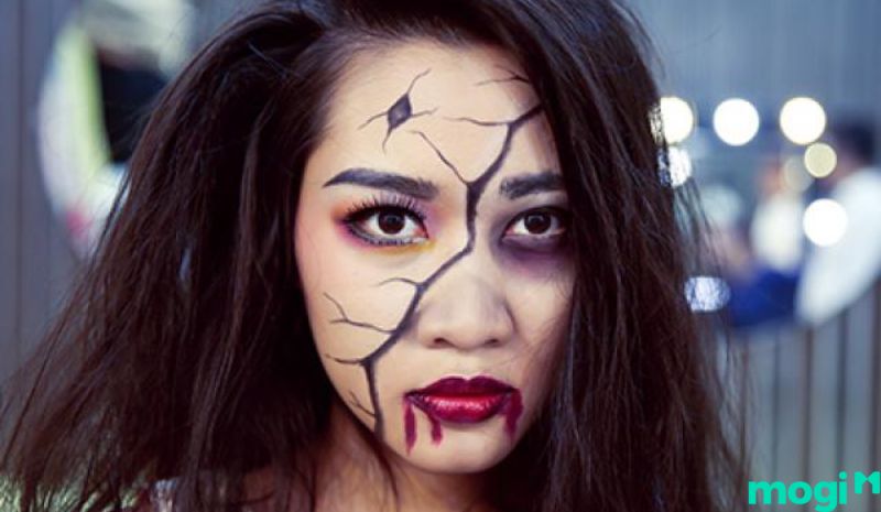 Hóa trang Halloween thành zombie quan trọng nhất là trang điểm khuôn mặt