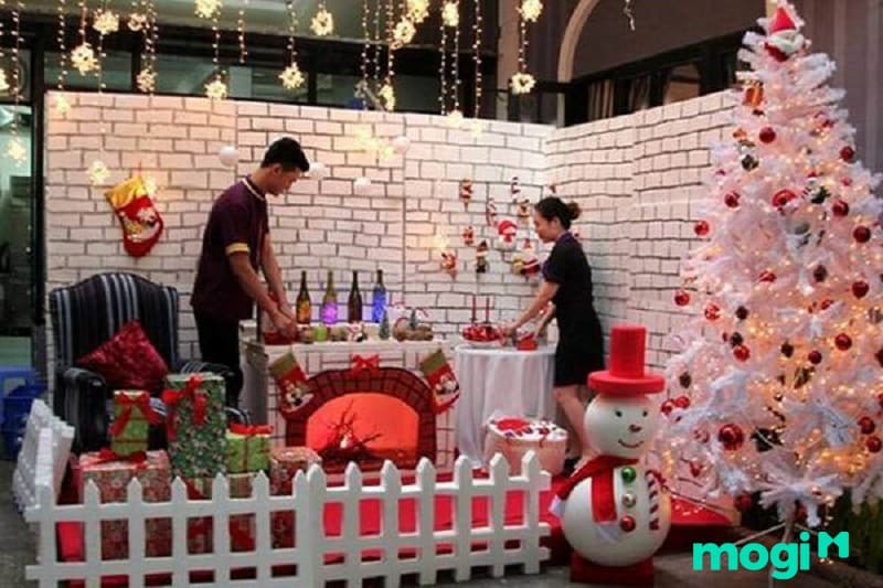 Trang trí Noel cho lớp học bằng hàng rào mẫu 1