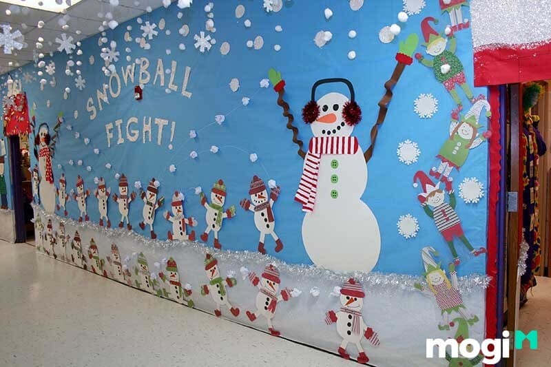 Thỏa sức trang trí Noel cho lớp học ở những bức tường