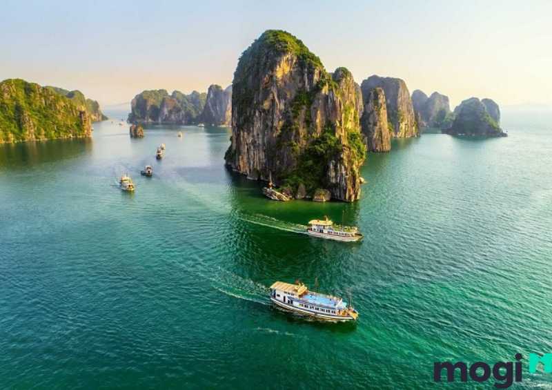 Tết nên đi du lịch ở đâu? Vịnh Hạ Long – Quảng Ninh