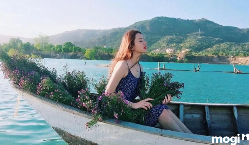 Thuyền hoa vô cùng nên thơ tại Hồ Đá Xanh Vũng Tàu