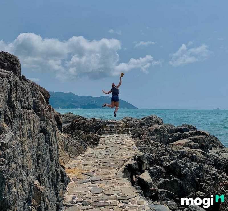 Theo kinh nghiệm thì bạn nên đến đảo khỉ Nha Trang vào mùa hè