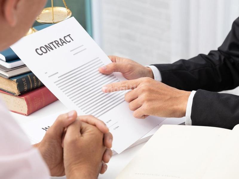 Thỏa thuận và xem xét kỹ hợp đồng mua bán