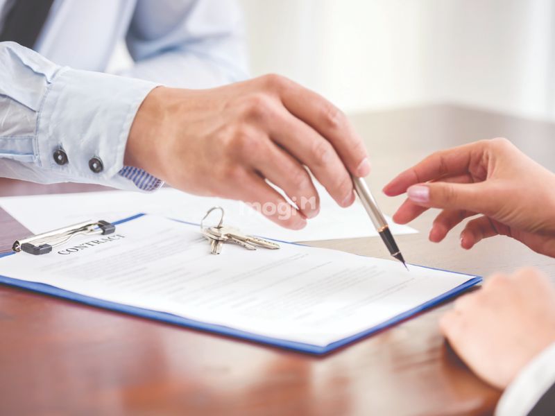 Kiểm tra kỹ các điều khoản hợp đồng trước khi mua bán