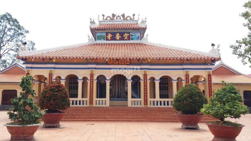 Đền Thành Bửu là công trình kiến trúc cổ Việt Nam quan trọng nằm tại khu di tích cố đô Thăng Long