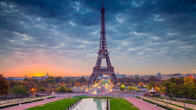 Tháp Eiffel - Công trình kiến trúc nổi tiếng Paris