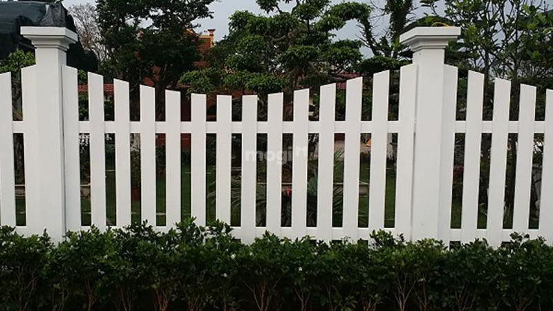Hàng rào để trang trí quán cafe làm từ bê tông giả gỗ