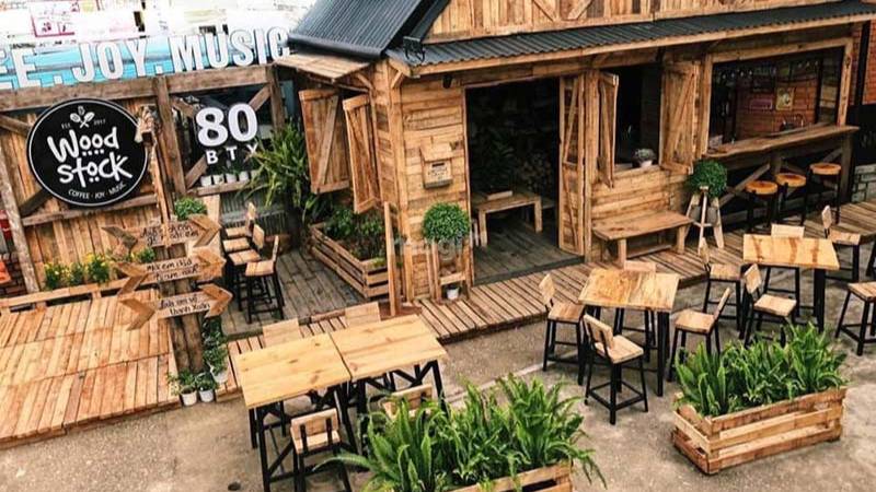 Xác định mẫu hàng rào gỗ quán cafe phù hợp với phong cách quán của bạn