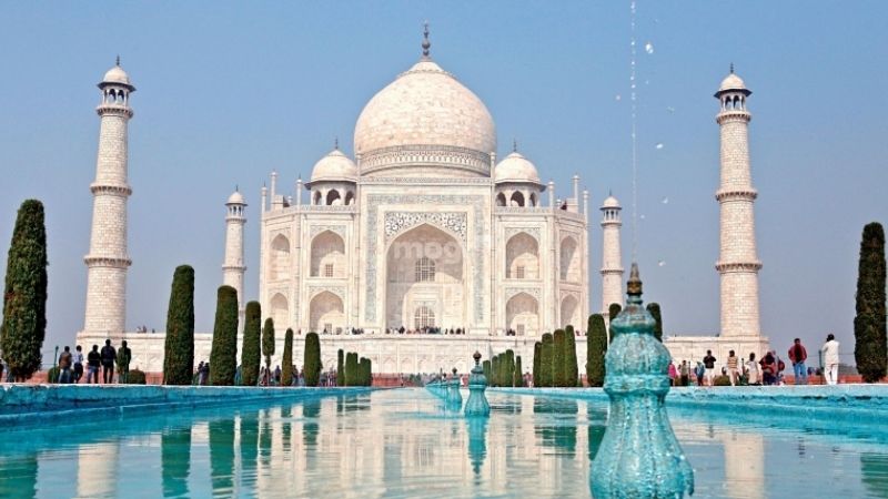 Kiến trúc Ấn Độ nổi bật với việc sử dụng các loại đá cứng như đá hoa cương