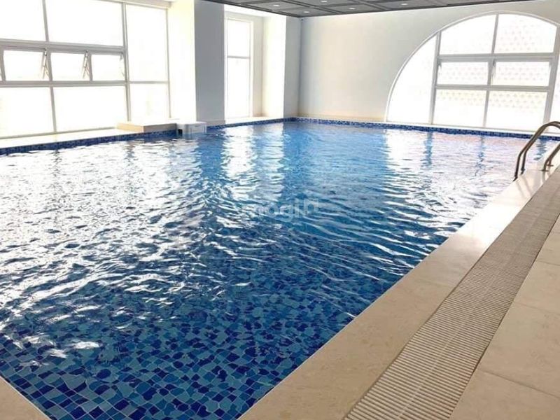 Chung cư có bể bơi trong nhà đáp ứng nhu cầu thể thao, giải trí của người dân