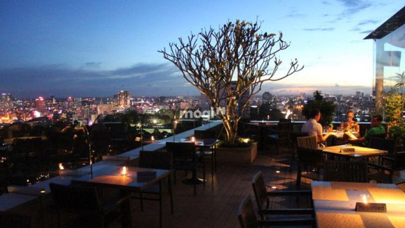 Moonlight Coffee Lounge tại tầng thượng toà nhà C.T Plaza quận Tân Bình