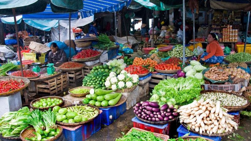 Xung quanh khu vực vòng xoay Tam Hiệp có khá nhiều tiện ích như chợ, siêu thị, bệnh viện, trường học...