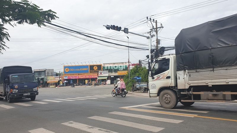 Đường Quốc lộ 1A khi đi từ TP.HCM về Ngã ba Tân Kim