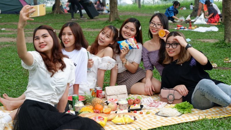 Picnic và cắm trại là hai hoạt động phổ biến tại công viên