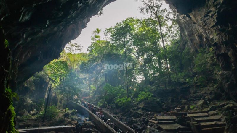 Sự tích về động Hương Tích, còn được biết đến là chùa chính của quần thể chùa Hương - Nguồn: Internet