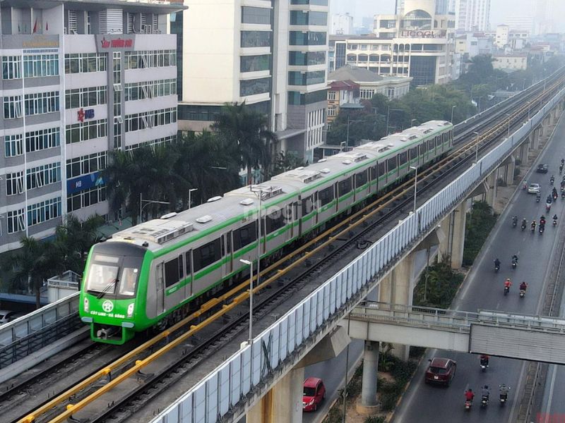 Tàu cao tốc trên cao Cát Linh - Hà Đông nằm gần dự án