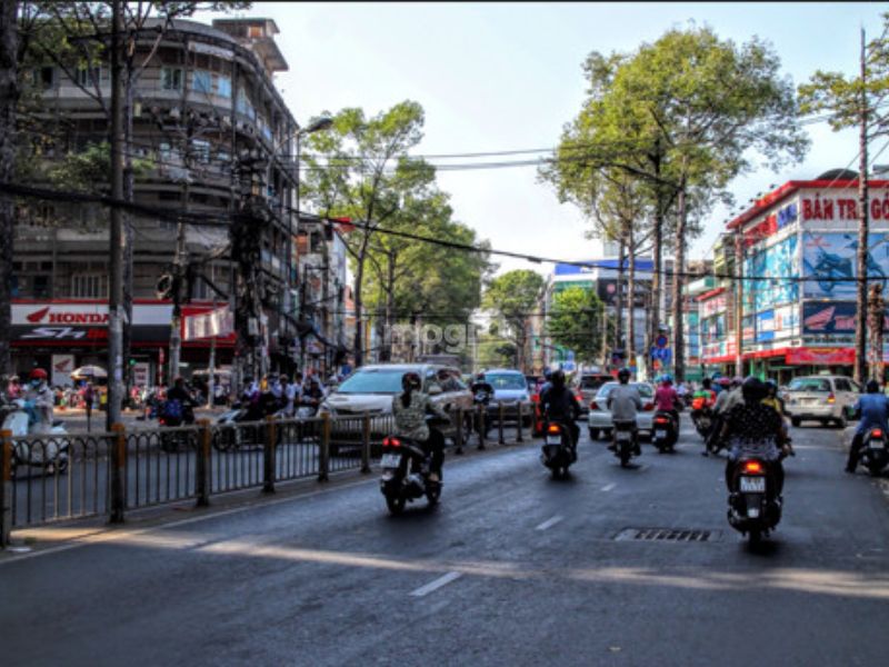 Đường Nguyễn Tri Phương nằm ngay trung tâm quận 10