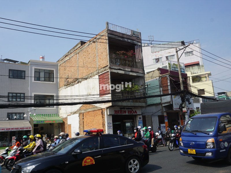 Cách Mạng tháng 8 là một trong những tuyến đường giúp kết nối đến nhiều khu vực quan trọng