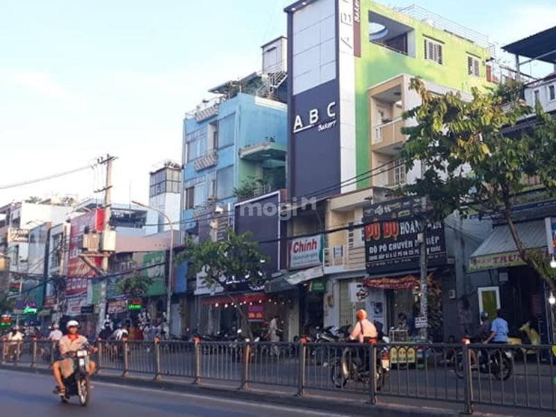 Tiềm năng kinh doanh mạnh mẽ tại đường Bà Hòm