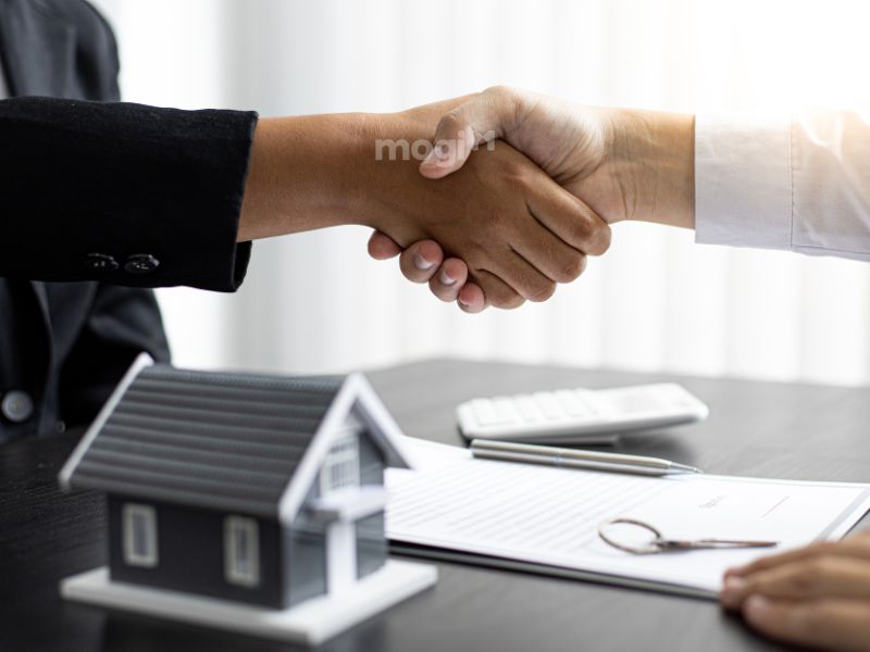 Nhờ người thân giới thiệu mua nhà uy tín