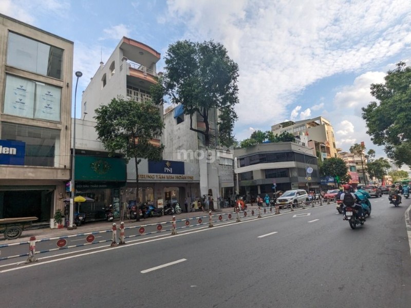 Bán nhà đường Hoàng Diệu quận 4