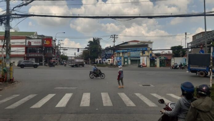 Ngã Tư Trung Chánh nằm giữa quận 12 và huyện Hóc Môn