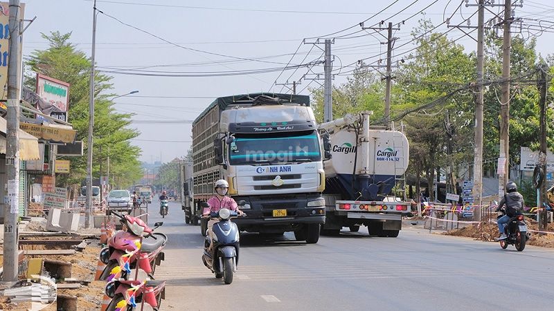 Tình hình giao thông tại Ngã tư Sông Ray biến đổi theo thời gian trong ngày, đông nhất là sáng sớm và chiều tối