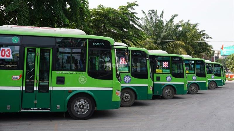 Bạn có thể sử dụng xe buýt để đến khu vực Ngã tư Sông Ray